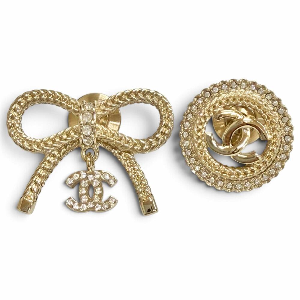 CHANEL B24K ABE646B Coco Mark Rhinestone Ribbon Button Pin Badge Brooch Gold ...